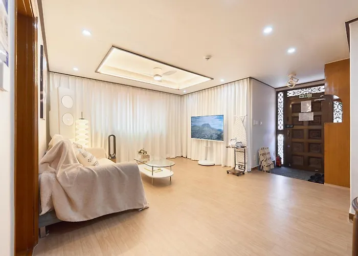 Gaon House Villa *